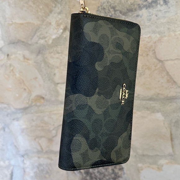 Coach camo - Picture 13 of 15